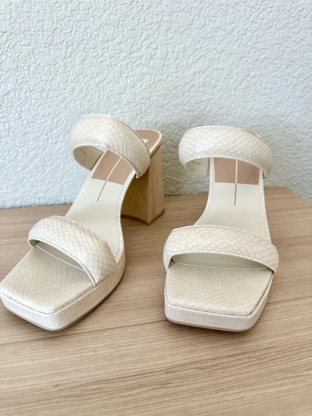 Dolce Vita Atlas Heeled Sandal - Ivory
Embossed Stella - Picture 3 of 9